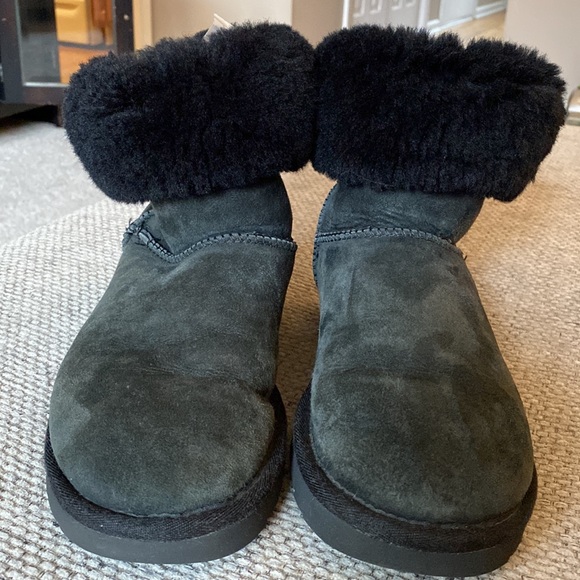 UGG Boots - Picture 4 of 14